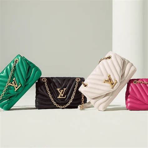 louis vuitton wave chain bag.